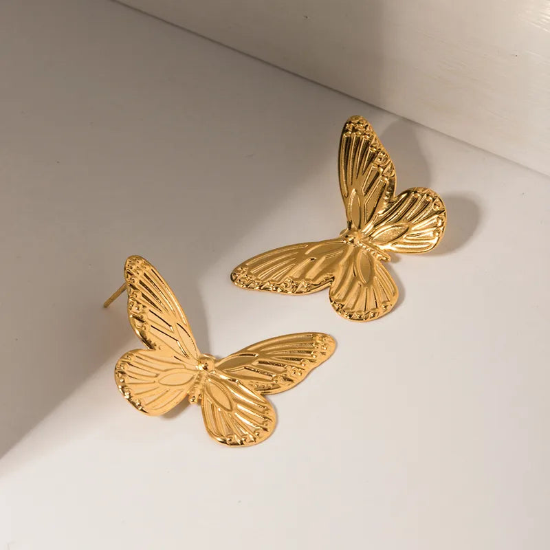 Aretes de mariposa dorada