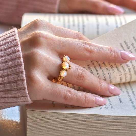 Anillo Lyara