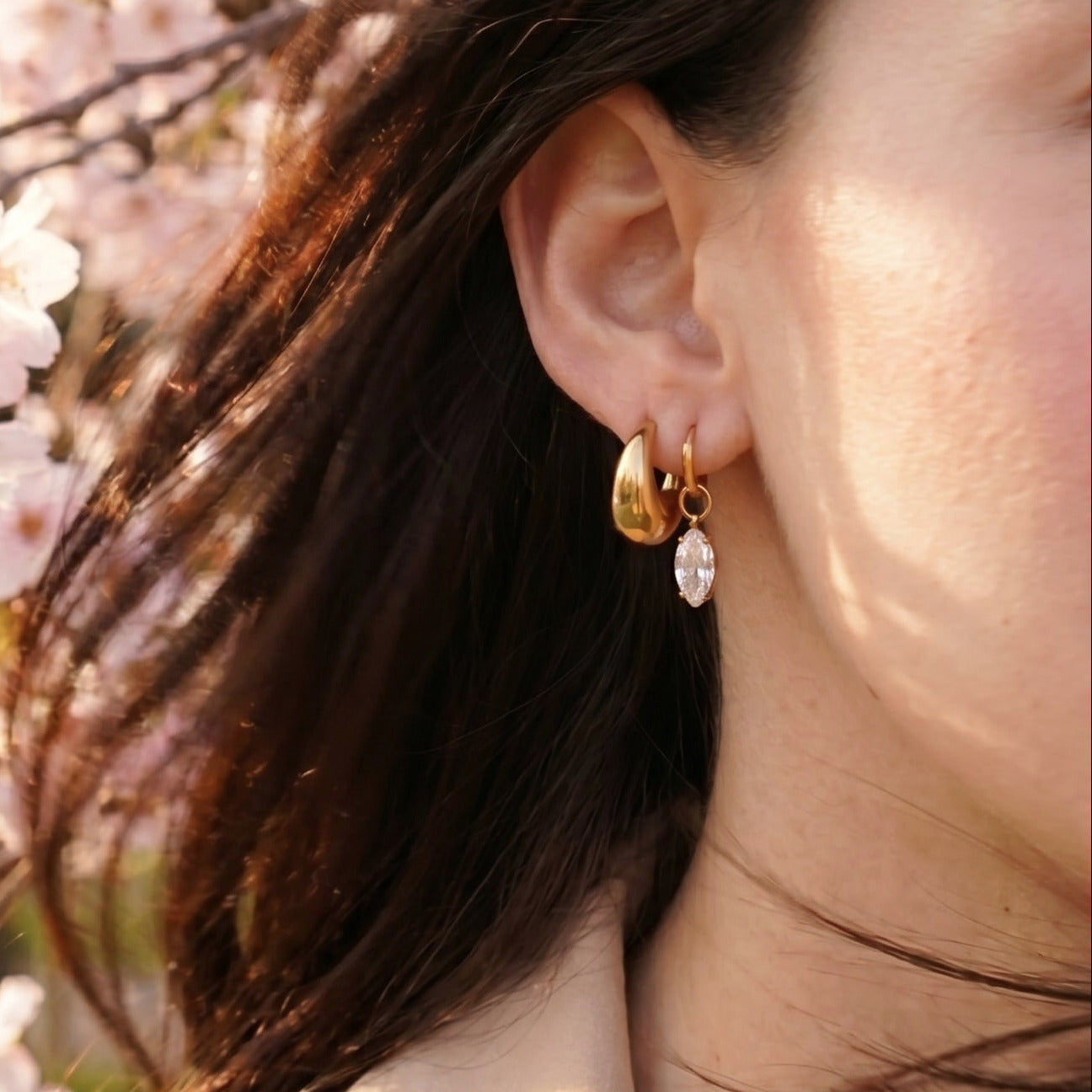 Aretes Huggies Marquise
