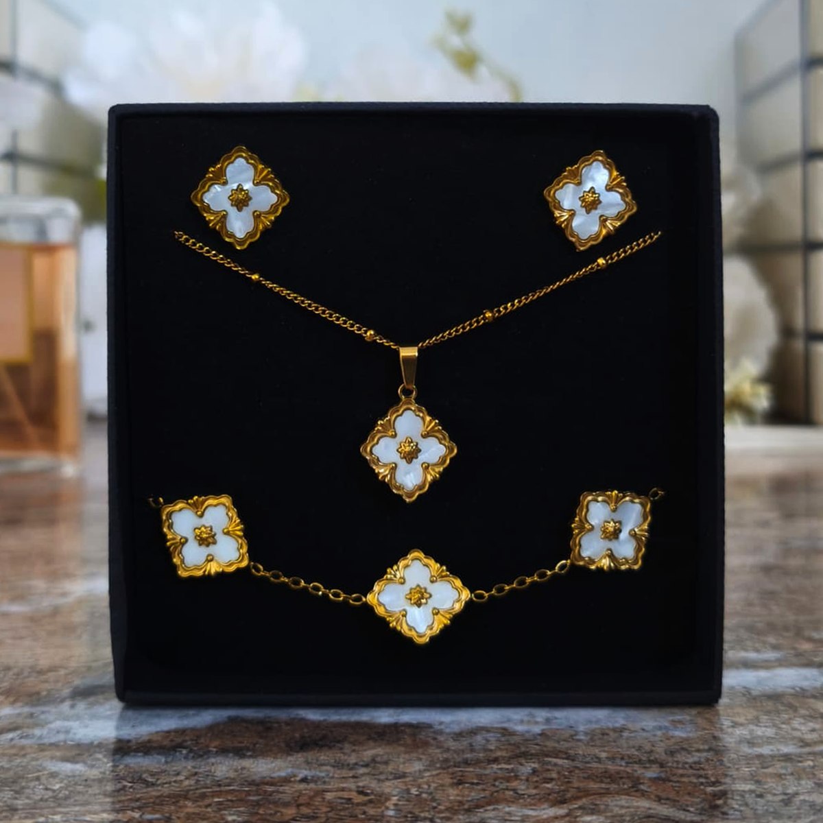 Set de Trébol en Negro Inaya