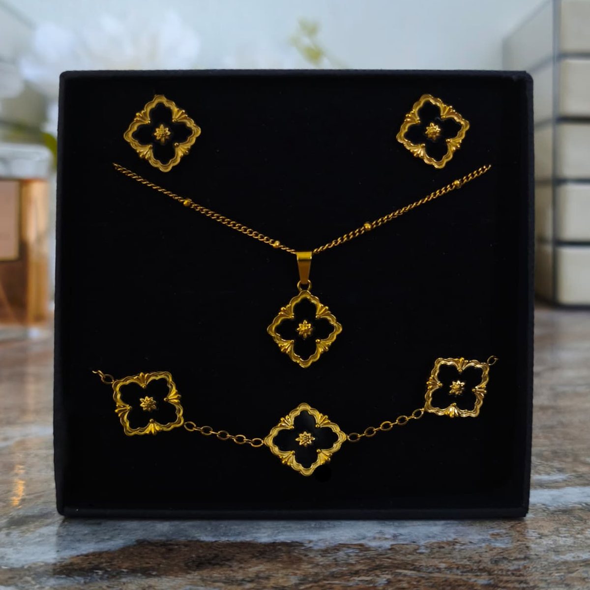 Set de Trébol en Negro Inaya