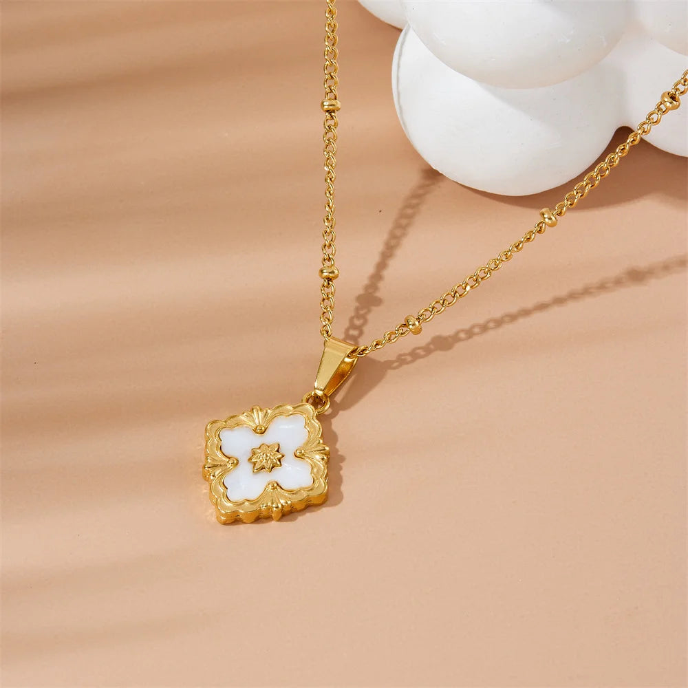 Collar Trébol Blanco - Con Aretes💧