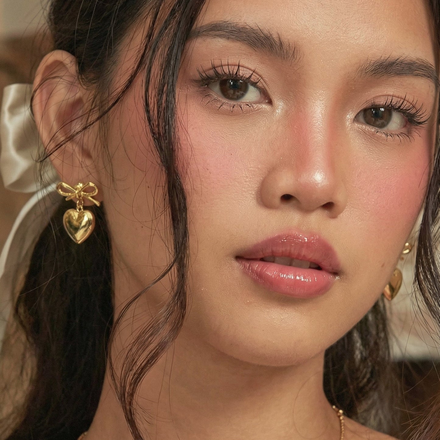 Bow & heart golden earrings💧