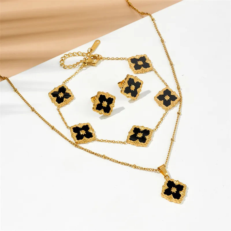 Set de Trébol en Negro Inaya