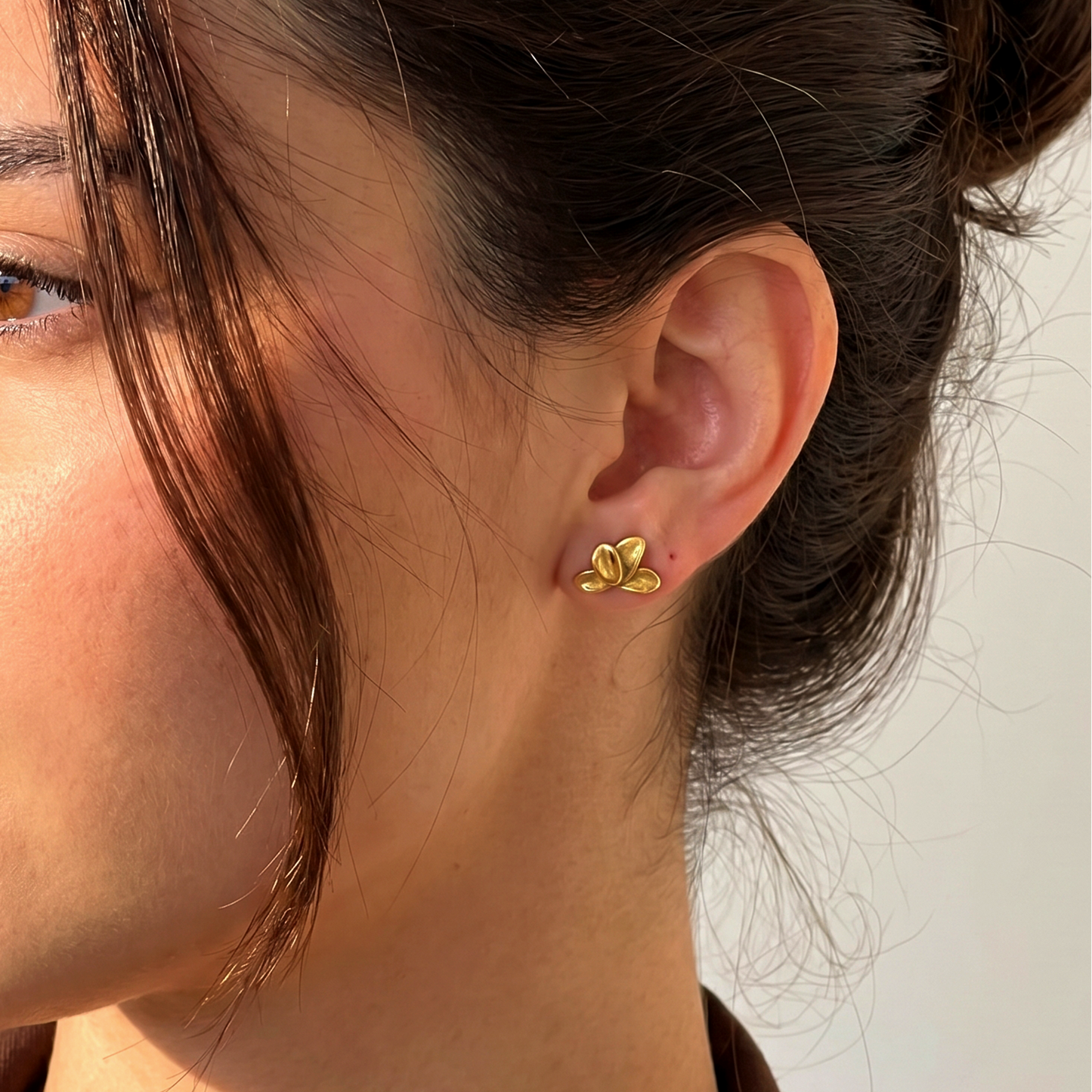 Altheara mini petals earrings