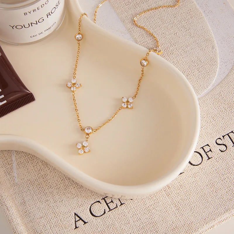 Collar Clover