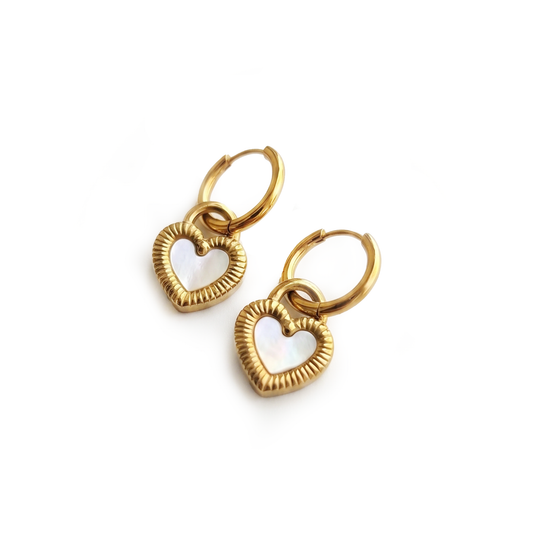 Black & white heart earrings 💧