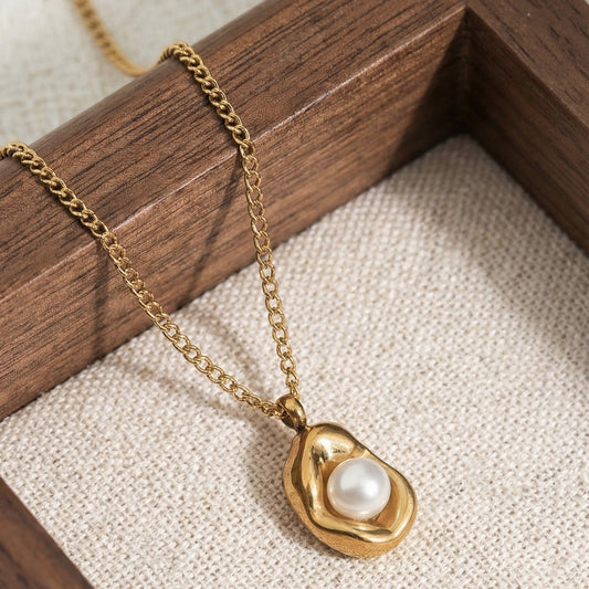 Islae pearl golden necklace💧