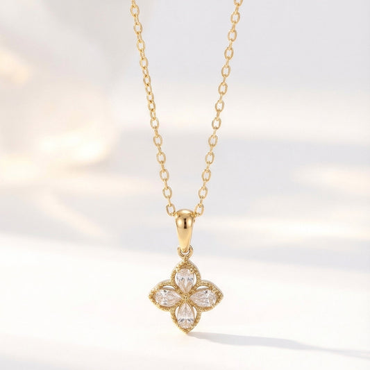 Flower charm necklace💧