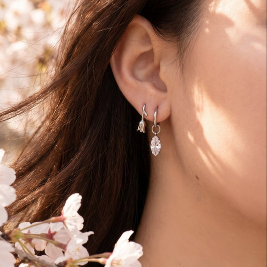 Aretes Huggies Marquise Plateado